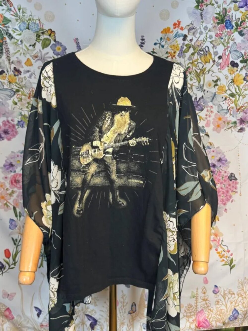 Billy Gibbons ZZ Top Guitarist Upcycled Graphic T-Shirt with Flowy Sleeves OSFM